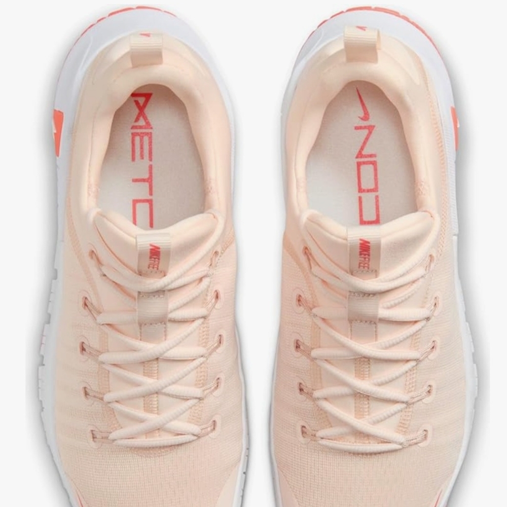 Nike Women's Peach Athletic Shoes